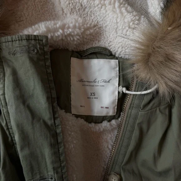 Abercrombie A&F Archive Fleece-Lined Parka in Natural Green - Picture 7 of 7